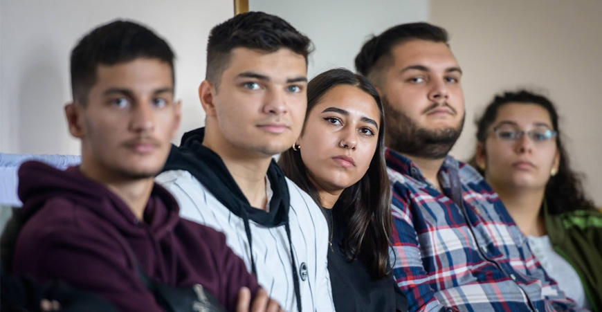 Celkem 80 romských studentů středních a vysokých škol získalo letos stipendium. Na podzim se potkají na Staroměstské radnici